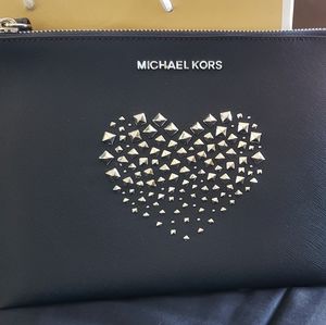 Michael Kors xl zip clutch